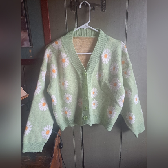 Amazon Women Y2K Daisy knit cardigan, in lime green. One size. - Picture 5 of 8